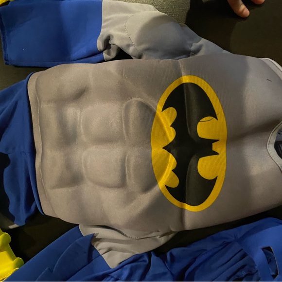 Rubie's Batman Muscle Chest Batman Child's Costume, Medium w/ mask + cape - Picture 5 of 8